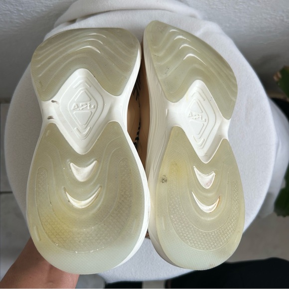 APL STREAMLINE Beige and Black Athletic Shoes - Picture 5 of 8